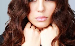 美女脱内衣露出了奶头福利图片